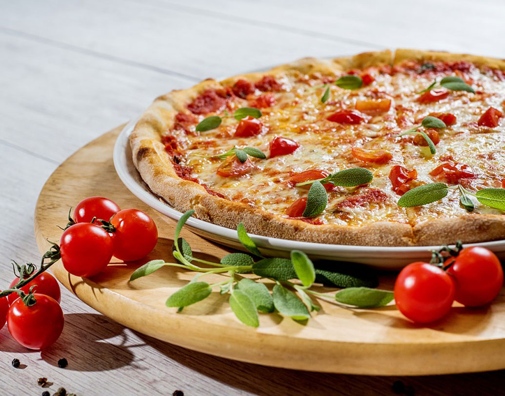 পিৎজা বা পাস্তায় চিজ থাকাটাই তো মাস্ট! তবে যাঁরা তুরোফোবিয়ায় ভোগেন, তাঁদের ক্ষেত্রে এমনটা না-ও হতে পারে। কারণ, তাঁরা চিজ দিয়ে তৈরি যে কোনও খাবারদাবার এড়িয়ে চলেন। চিজের স্বাদ তো বটেই, এটি দেখলেও আতঙ্কে ভুগতে থাকেন তাঁরা।