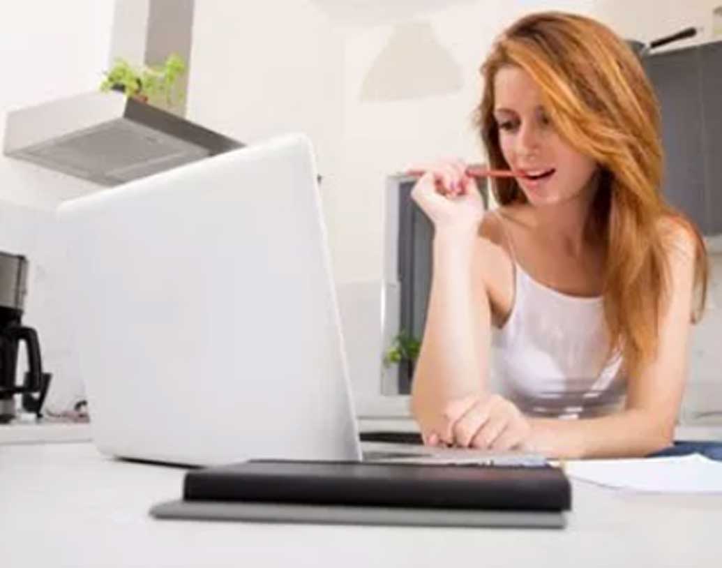 কাছে পেন, পেনসিল যাই থাক, মুখে দিয়ে চিবোতে থাকেন? এই অভ্যাসও কিন্তু মুখে সংক্রমণ ঘটিয়ে থাকে।