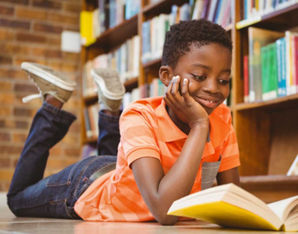 বই পড়ার সময় কখনও শুয়ে পড়বেন না। বসে পড়বেন। প্রয়োজনে পিঠে বালিশ নিয়ে হেলান দিতেও পারেন। শুয়ে পড়লে মেরুদণ্ডে চাপ পড়ে। যার ফলে বড়সড় ক্ষতি হতে পারে।