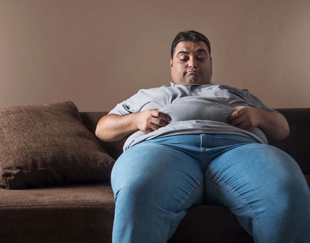 আমে ভিটামিন সি ও ক্যালোরি দুইয়ের পরিমাণই যথেষ্ট থাকে। মাঝারি সাইজের আমে থাকে ১৩৫ ক্যালোরি। কিন্তু যাঁরা ওবেসিটির সমস্যায় ভুগছেন এবং ওজন কমানোর চেষ্টা করছেন, তাঁদের পক্ষে এই কারণেই আম ক্ষতিকারক হয়ে উঠতে পারে। তাই পরিমাণ বুঝে আম খান।