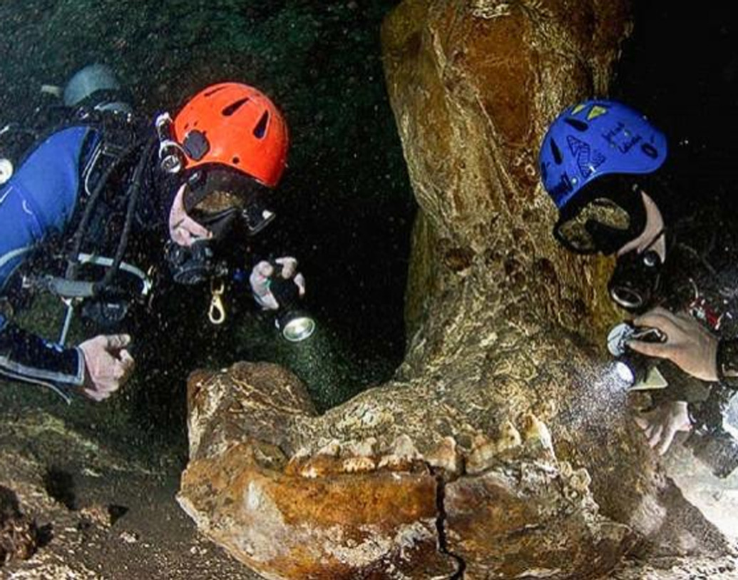 প্রত্নতত্ত্ববিদেরা জানিয়েছেন, হ্রদের নীচে প্রচুর মানুষের কঙ্কাল উদ্ধার হয়েছে। যা মায়া সভ্যতার মানুষ বলিদানের নজির। কঙ্কাল পরীক্ষা করে জানা গিয়েছে, তার মধ্যে ৮০ শতাংশই ৩ থেকে ১১ বছরের শিশুর।