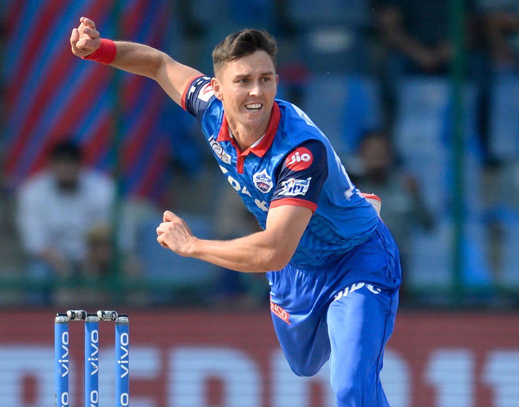 এ বারের গোটা টুর্নামেন্টে মাত্র ৩টে ম্যাচেই দেখা গিয়েছেন নিউজিল্যান্ডের ট্রেন্ট বোল্টকে। তবে তাতে কী? আজকের ম্যাচে হায়দরাবাদের জন্য বোল্ট নামক চমক অপেক্ষা করতে পারে।