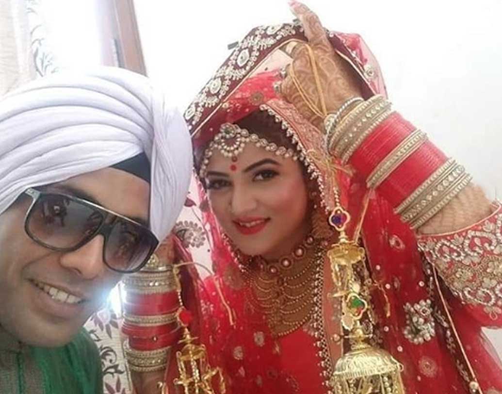 পুরো পাঞ্জবি মতে বিয়ে করেছেন শ্রাবন্তী-রোশন। কোনও বাঙালি অনুষ্ঠান হয়নি। সব ব্যবস্থা করেছিলেন রোশনের আত্মীয়-বন্ধুরা।