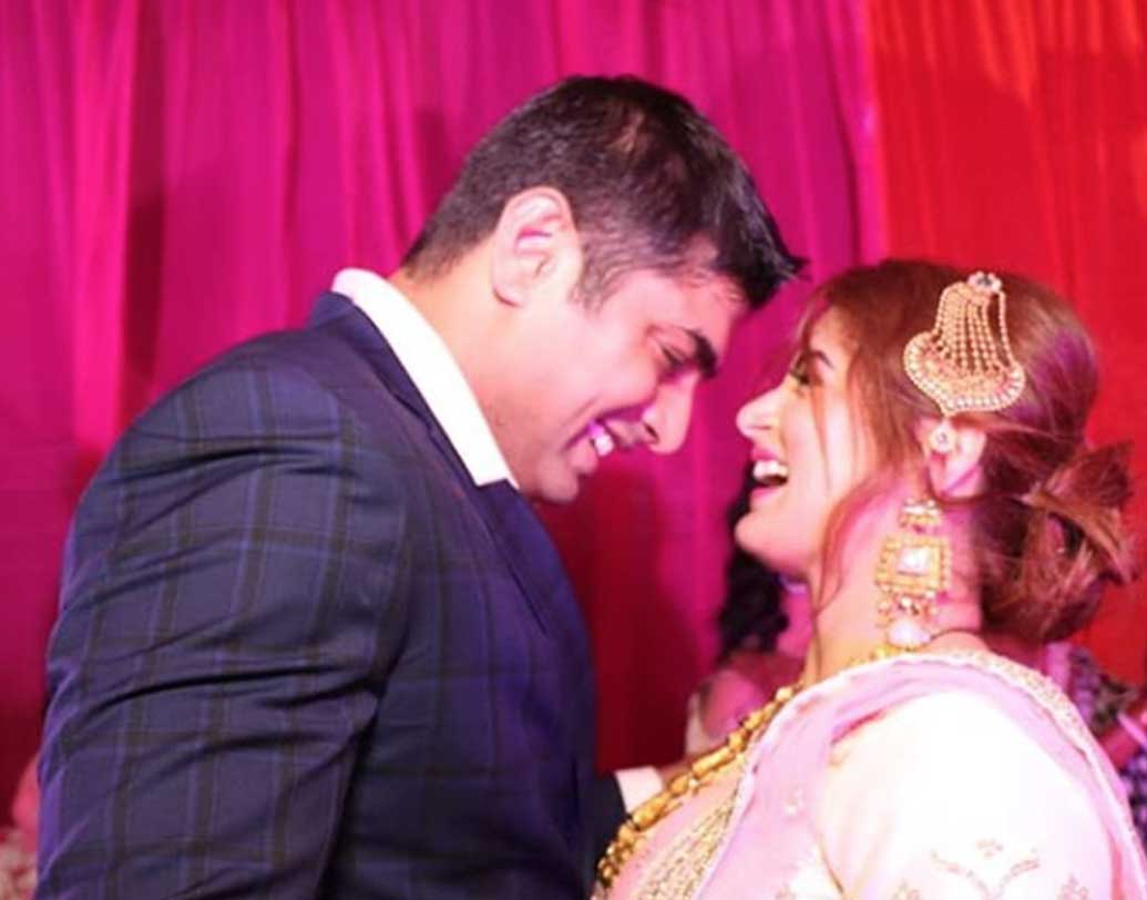 বিয়ের পর থেকে কখনও হনিমুন, কখনও পার্টি, কখনও বা বাড়ির পুজোয় দম্পতি সময় কাটিয়েছেন। সে সব ছবিও শেয়ার করেছেন সোশ্যাল ওয়ালে।