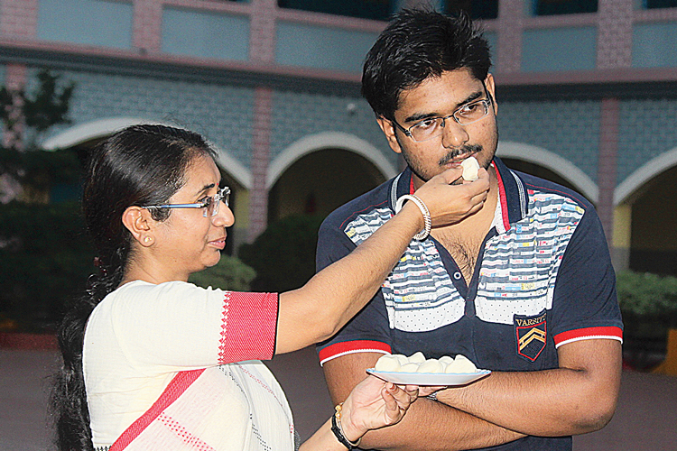 Love for book is the secret of Success for ISC topper