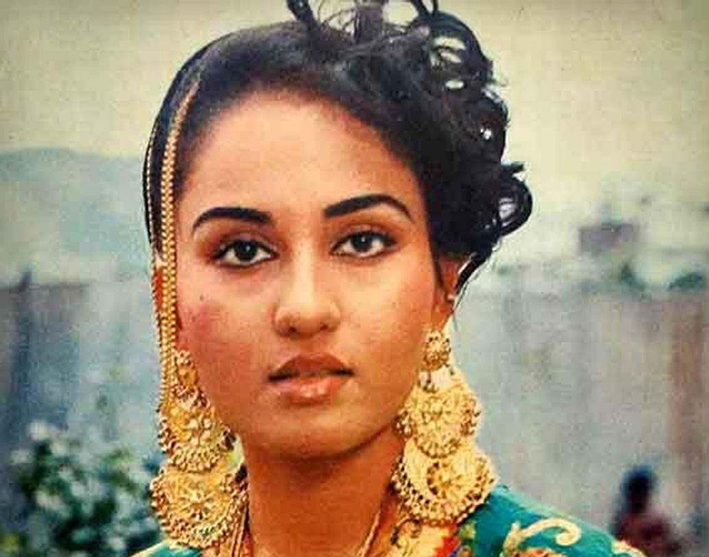 বিজয় অরোরার সঙ্গে ‘জরুরত’ ফিল্মে নজর কাড়েন তিনি। এর পর থেকে তাঁকে ‘জরুরত গার্ল’ বলে ডাকা শুরু হয়। তবে তাঁর ডেবিউ ছবি ছিল ড্যানির সঙ্গে। ছবির নাম ছিল ‘নয়ি দুনিয়া, নয়ে লোগ’।