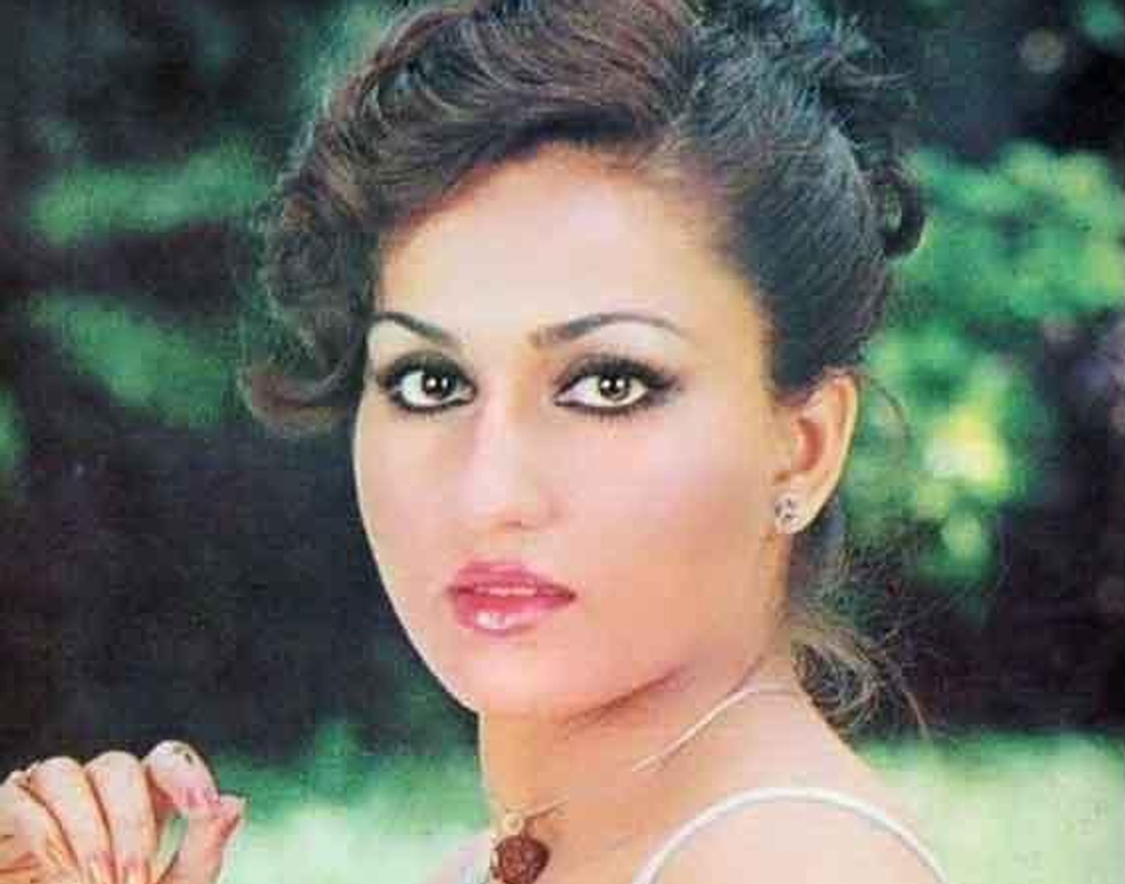 ‘আশা’ ছবিতে ‘সিসা হো ইয়া দিল কো’ গানটি তাঁকে দর্শকের মধ্যে মারাত্মক জনপ্রিয় করে তোলে।