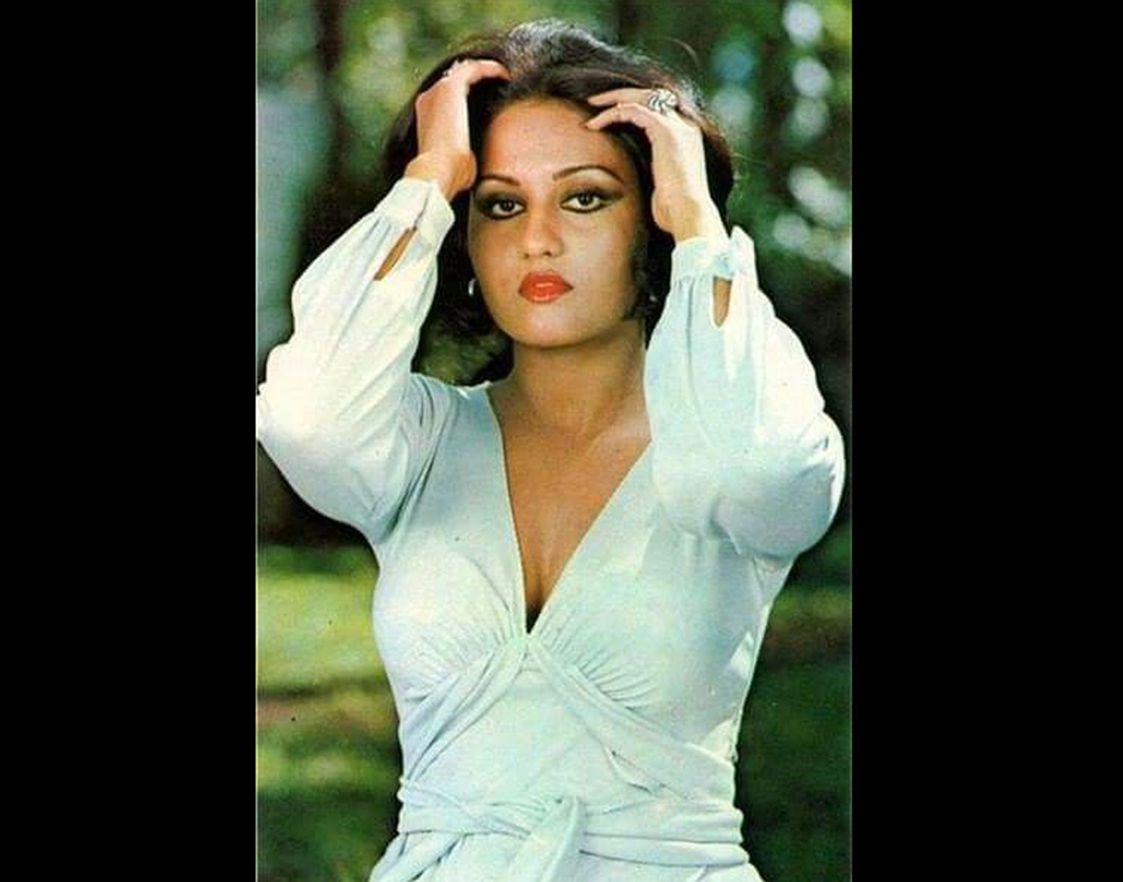 ‘আপনাপন’ ছবির জন্য ‘বেস্ট সাপোর্টিং অ্যাকট্রেস’-এর পুরস্কার পেয়েছিলেন রীনা। কিন্তু তিনি সেই ছবির নায়িকা হওয়ায় পুরস্কার প্রত্যাখ্যান করেছিলেন।