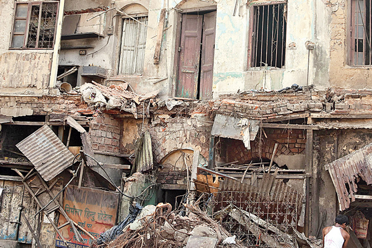 Residents stuck for more than an hour at collapsed building