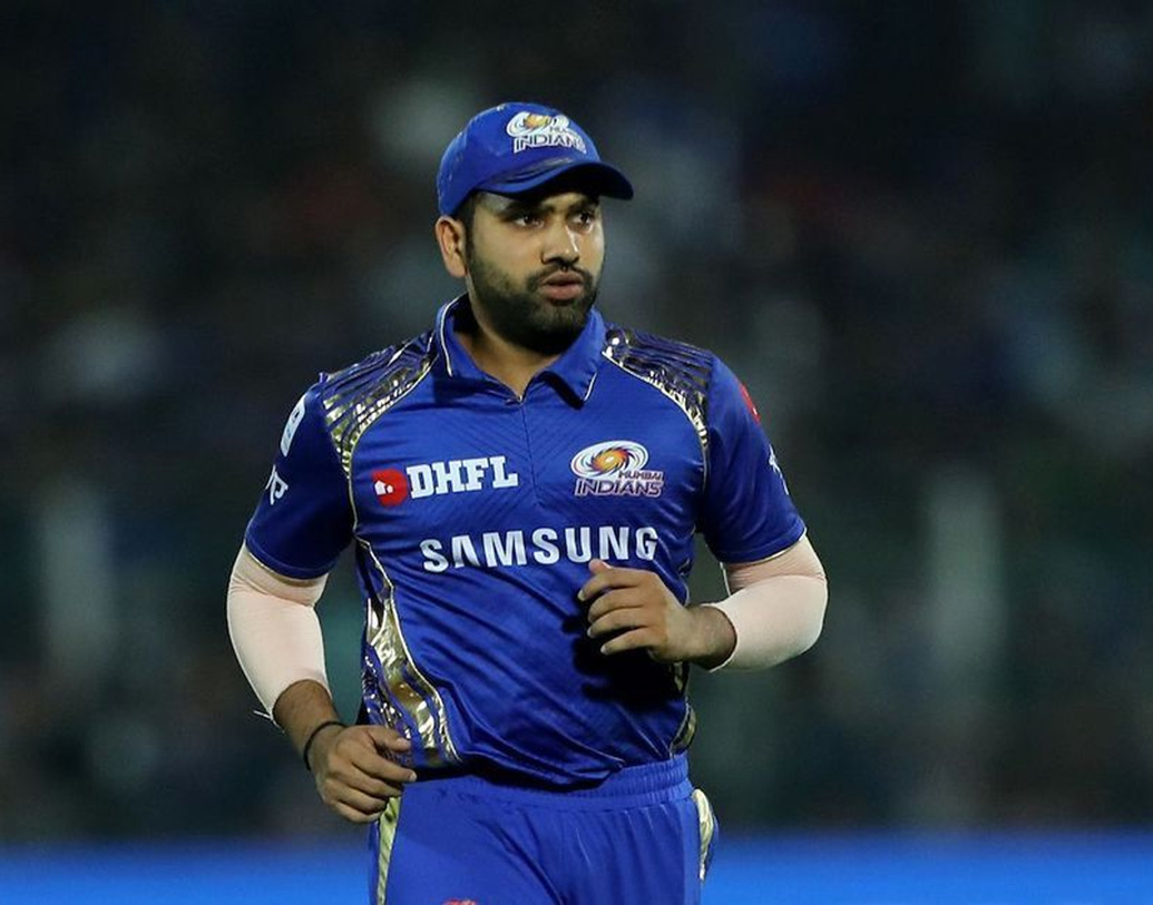 চিদম্বরম স্টেডিয়ামে চেন্নাই সুপার কিংসের হারের ফাঁড়া ন’বছরেও কাটল না। বরং মুম্বইয়ের চমৎকার ব্যাটিং অর্ডার পিছিয়ে দিল সিএসকে বাহিনীকে। তাই অধিনায়ক হিসাবে এই ম্যাচে মাহির থেকে এগিয়ে রইলেন রোহিত শর্মাই।