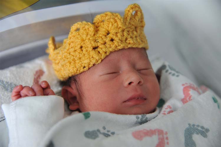 US hospital crowns newborns on the same day as Prince Harry and Meghan Markles son born dgtl