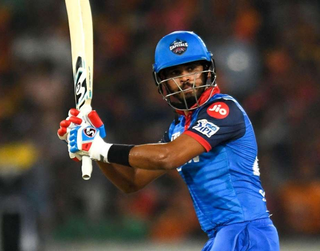 এই ম্যাচে দিল্লি ক্যাপিটালসের অধিনায়ক শ্রেয়স আইয়ার টসে জিতে প্রথমে বোলিং করার সিদ্ধান্ত নেন, সেই সিদ্ধান্ত যে ভুল ছিল না, তা প্রমাণ করলেন দাদার মেন্টরশিপে থাকা ক্রিকেটাররা।