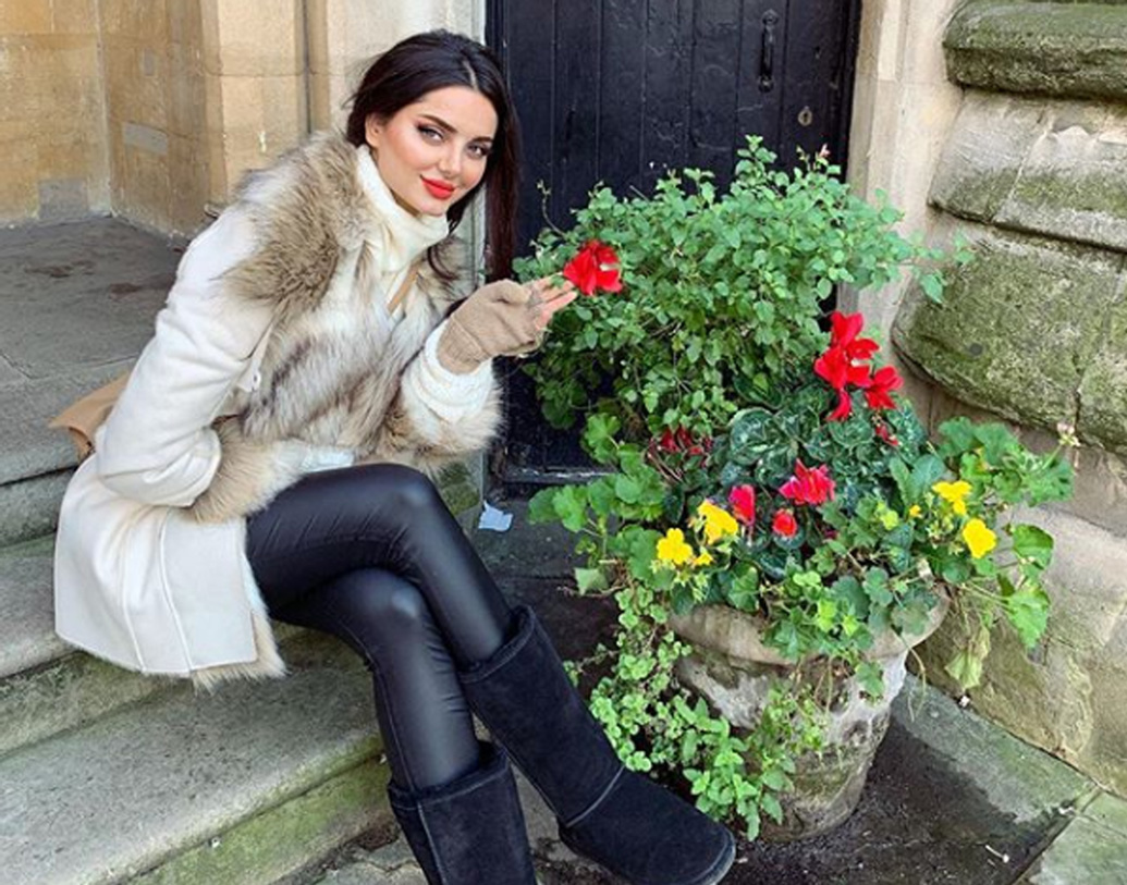 মাহলাঘার উচ্চতা পাঁচ ফুট ৯ ইঞ্চি, ঐশ্বর্যার উচ্চতাও একই রকম।