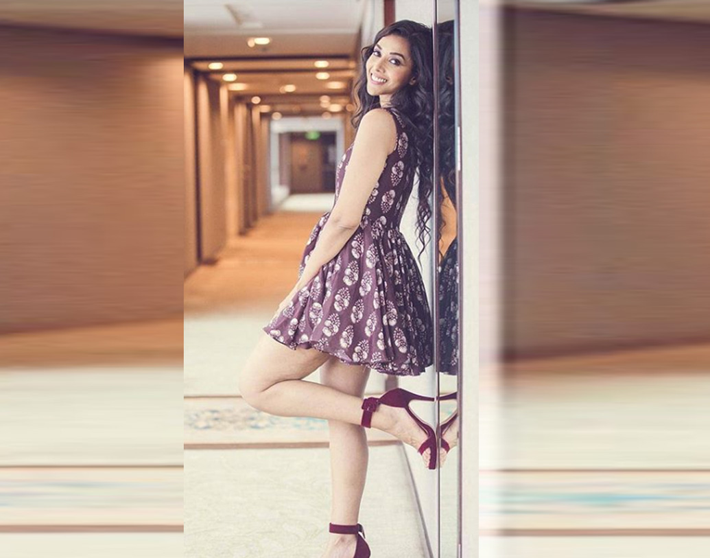 স্কুলে পড়ার সময় ন্যাশনাল স্কুল অব ড্রামায় ওয়ার্কশপ করেছিলেন। কর্পোরেট দুনিয়ায় কাজের সময় তাঁর মনে পড়ত সে কথা। ফের বিজ্ঞাপনী ছবিতে কাজ শুরু করেন। এর পরই বলিউডে পরিচিতি পান অণুপ্রিয়া।