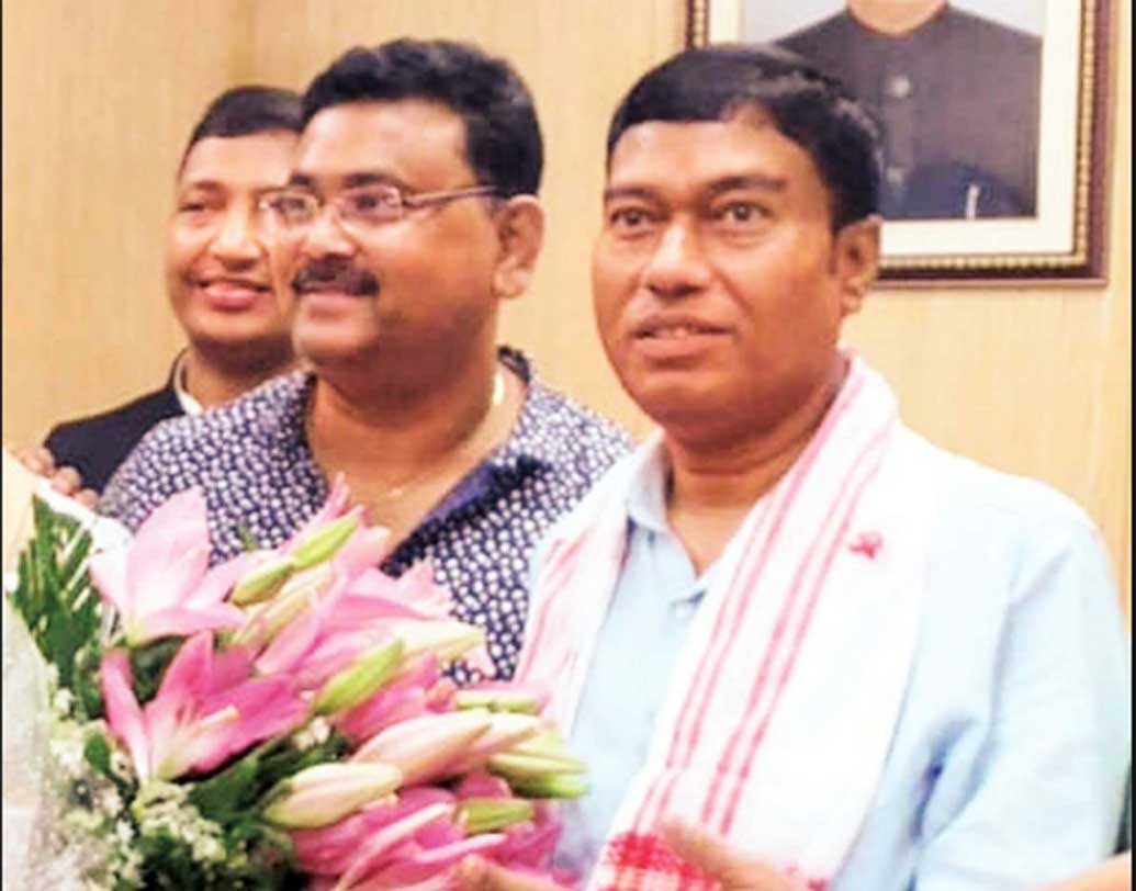 বাবার মৃত্যুর পর তাঁদের অবস্থা আরও খারাপ হয়ে যায়। মা, ভাই এবং দুই বোনের সংসারের হাল ধরতে হয় রামেশ্বর তেলিকে। তাই পড়াশোনা বিশেষ করে উঠতে পারেননি।