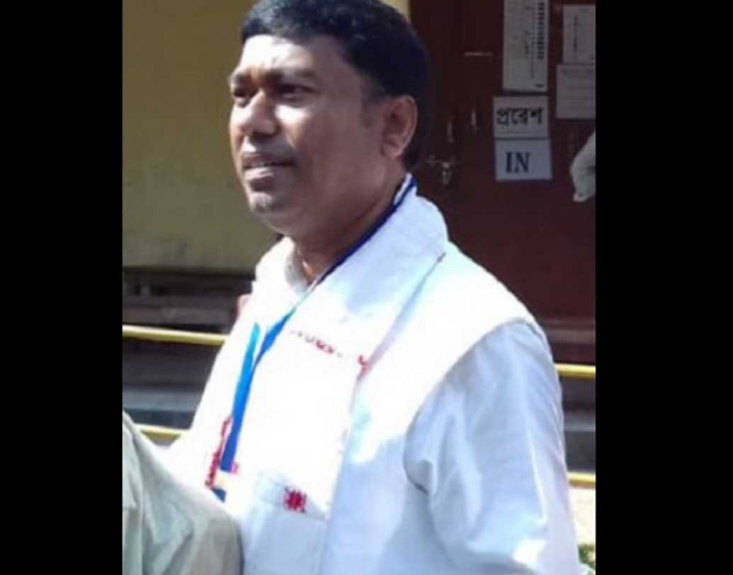 কলেজে পড়ার সময় রামেশ্বর অসমের চা জনগোষ্ঠী ছাত্র সংস্থা (আটসা)য় যোগ দেন। আটসা নেতা তেলির জনপ্রিয়তা ও নেতাসুলভ গুণ নজরে পড়ে বিজেপি নেতাদের। ২০০১ সালে দুলিয়াজান থেকে বিজেপি বিধায়ক হন রামেশ্বর। ২০০৬ সালেও বিধায়ক হন। তবে ২০১১ সালে হেরে যান। কিন্তু ২০১৪ সালে লোকসভার সাংসদ নির্বাচিন হন। কংগ্রেসের পাঁচ বারের সাংসদ তথা কেন্দ্রীয় মন্ত্রী পবনসিংহ ঘাটোয়ারকে ১ লক্ষ ৮৫ হাজার ভোটে হারিয়ে তাক লাগান তিনি।