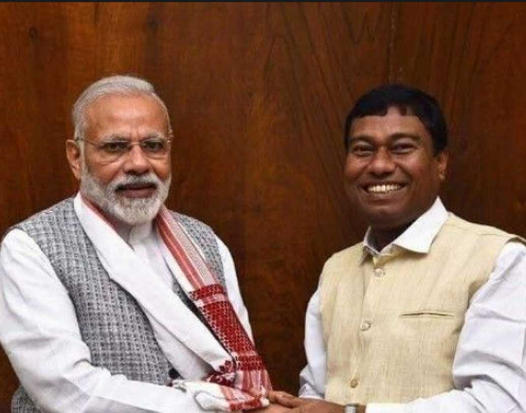 ২০১৯-এর লোকসভা নির্বাচনে পবনসিংহই তাঁর প্রতিপক্ষ ছিলেন। ২০১৪ থেকে ব্যবধান আরও বাড়িয়ে তাঁকে ৩,৬৪,৫৬৬ ভোটে হারিয়েছেন রামেশ্বর। যা অসমের ইতিহাসে সবচেয়ে বড় ব্যবধান। বিপুল জনভোট, রামেশ্বরের জনপ্রিয়তার জন্যই তাঁকে কেন্দ্রীয় মন্ত্রী করেন মোদী।