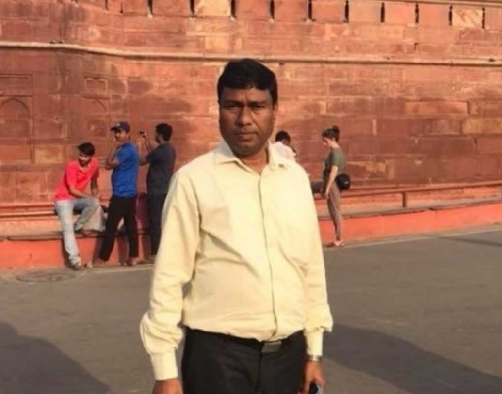 বৃহস্পতিবারে ছেলেকে শপথ নিতে দেখে গর্বে আবেগপ্রবণ হয়ে পড়েছিলেন রামেশ্বরের মা। এখন শুধু একটাই ইচ্ছা, রামেশ্বরের বিয়ে। পাত্রী খোঁজাও নাকি শুরু করে দিয়েছেন তিনি।