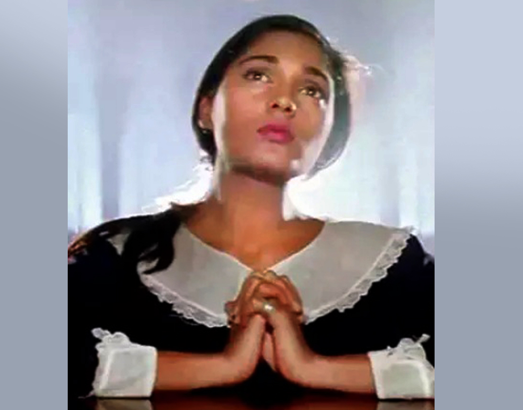 ডেবিউ ফিল্মের মতো সে সব ছবি তুমুল জনপ্রিয় না হলেও অনু ধীরে ধীরে বলি ইন্ডাস্ট্রিতে নিজের পায়ের তলার মাটি শক্ত করছিলেন।