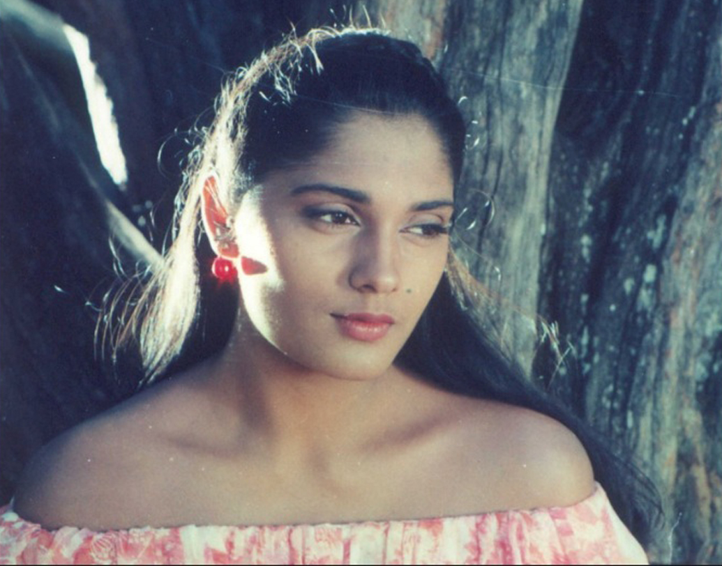 সমাজ সেবার লক্ষ্যে নিজস্ব ফাউন্ডেশন তৈরি করেছিলেন অনু। অনাথ শিশুদের পাশে থাকতেন। মুম্বইয়ের বস্তি এলাকার শিশুদেরও অর্থ সাহায্য করতেন।