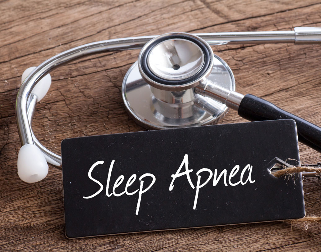 নাক ডাকার অভ্যাসকে খুব একটা নিরাপদ বলে ভাবতে রাজি নন চিকিৎসকরাও। শ্বাস-প্রশ্বাসের অসুবিধা ছাড়াও স্লিপ অ্যাপনিয়াকেও এই অতিরিক্ত নাক ডাকার কারণ হিসাবে চিহ্নিত করছেন তাঁরা। তাঁদের মতে, স্লিপ অ্যাপনিয়ার কারণেও নাক ডাকার এই সমস্যা আসতে পারে, যা বাড়িয়ে তুলছে হৃদরোগ। ডেকে আনছে মৃত্যুর ঝুঁকি।