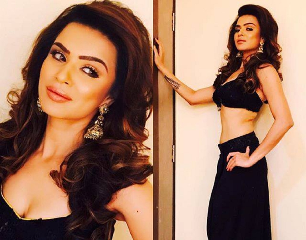 ২০১২ সালে জনপ্রিয় রিয়েলিটি শো 'বিগ বস'-এ অংশ নিলেও জয়ীর শিরোপা মাথায় ওঠেনি তাঁর।