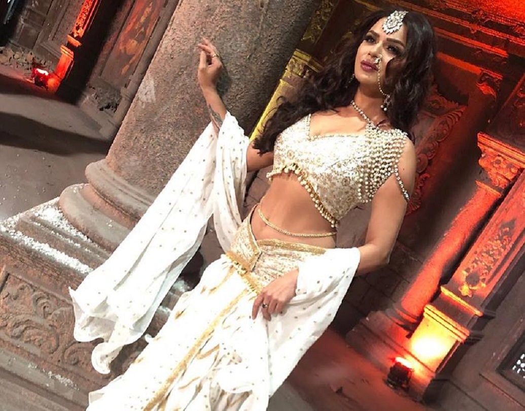 নেগেটিভ চরিত্রেও আশকা সমান পারদর্শী। জনপ্রিয় হিন্দি ধারাবাহিক নাগিন ২-এ তাঁর চরিত্র দর্শকমহলে বিপুল সাড়া ফেলে।