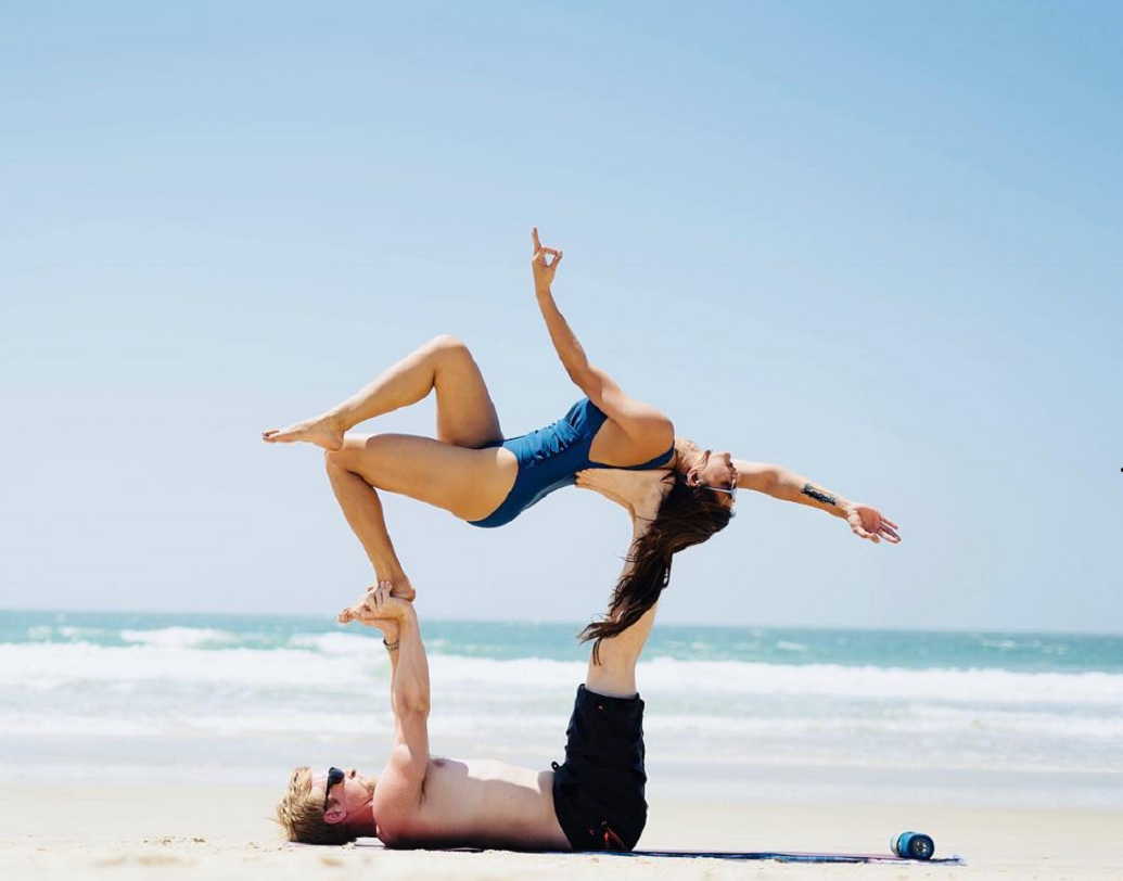 ফিটনেসে-ও রয়েছে বিশাল অনুরাগ। শুধু আশকা-ই নন। ব্রেন্ট-ও ফিটনেসের ব্যাপারে খুবই সচেতন। প্রায়শই সোশ্যাল মিডিয়াতে যোগার ভিডিও পোস্ট করেন তাঁরা।