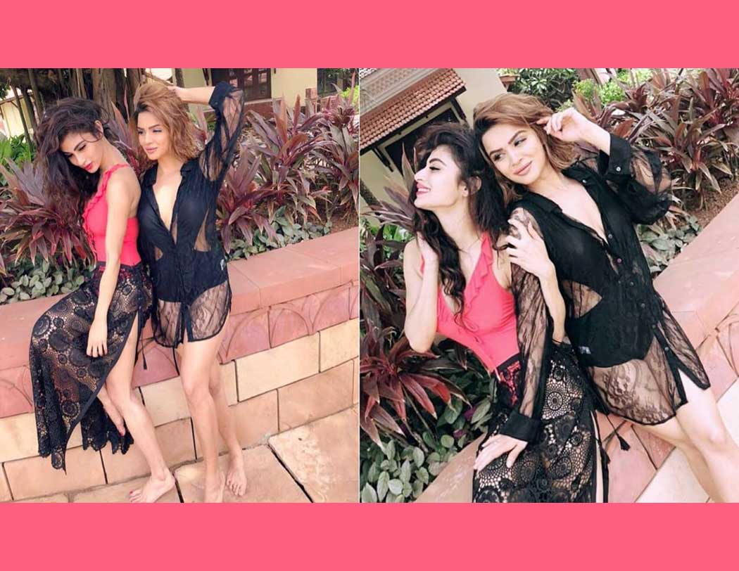 কে বলে দুই তারকা কখনওই ভাল বন্ধু হতে পারেন না! টেলি তারকা মৌনী রায়, জুহি পারমারের সঙ্গে ভালই সখ্যতা রয়েছে তাঁর।