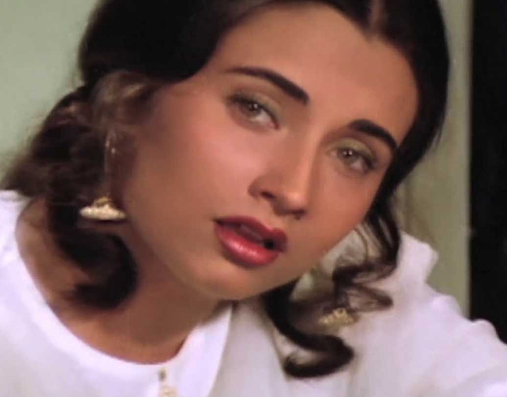 ছোট থেকেই ধ্রপদী সঙ্গীতের তালিম নিতেন সালমা। বোন সাবিনাকে সঙ্গে নিয়ে একটি গানের দলও তৈরি করেন। ‘এবিবিএ’ নামে তাঁদের একটি গানের অ্যালবাম বেশ জনপ্রিয় হয়েছিল। অভিনয় নয়, পেশা হিসেবে গানই ছিল তাঁর প্রথম পছন্দ।