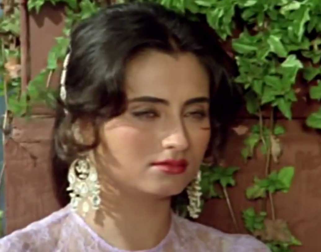 মুম্বইতে প্রথম বি আর চোপড়ার একটি ছবিতে প্লেব্যাকের জন্য অডিশন দিতে গিয়েছিলেন সালমা। তখনই তাঁকে অভিনয়েরও প্রস্তাব দেন চোপড়া। প্রথমে তাতে গুরুত্ব না দিলেও, পরে গান-অভিনয় এক সঙ্গে করতে রাজি হয়েছিলেন সালমা।