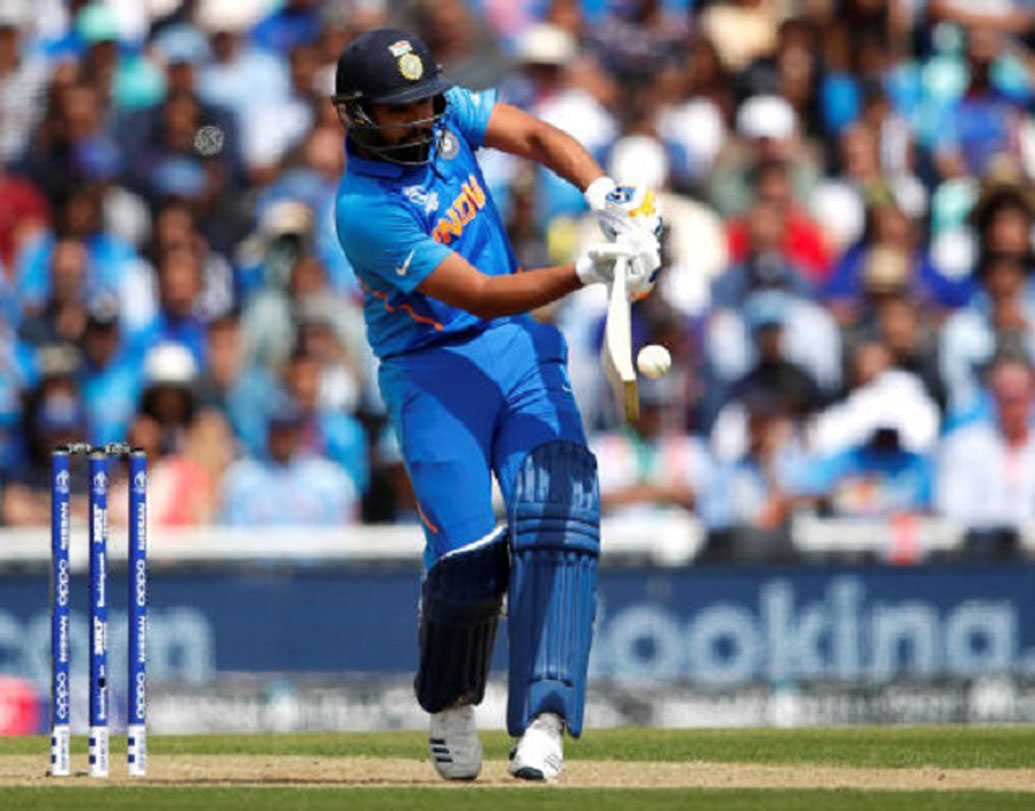 প্রথম ১০ ওভারে কোনও উইকেট না হারানো ভারতীয় দলের জয়ের অন্যতম কারণ বলে মনে করছেন বিশেষজ্ঞেরা। উইকেট হাতে ছিল বলেই শেষের দিকে ব্যাট চালিয়ে ৩৫৩ রানের বড় রানের লক্ষ্যমাত্রা শক্তিশালী অস্ট্রেলিয়ার বিরুদ্ধে রাখতে পেরেছে ভারত।