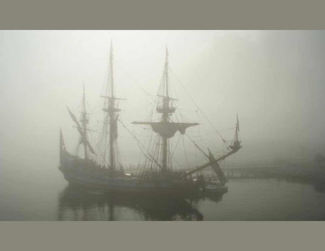 জাহাজটির কোনওরকম ক্ষয়ক্ষতি হয়নি, অথচ জাহাজটিতে কেন কেউ ছিলেন না, তা নিয়ে শুরু হয় নানা আলোচনা। সামনে আসতে থাকে নানা তত্ত্ব।