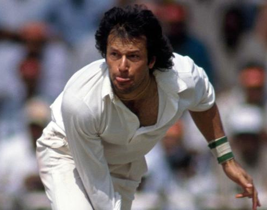 ইমরান খান অংশ নিয়েছেন একাধিক বিশ্বকাপে। বিশ্বকাপের ২৮ ম্যাচে ৬৬৬ রান করেছেন, গড় ৩৫.০৫। ৩৪টি উইকেট পেয়েছেন, গড় ১৯.২৬। ১৯৭৫ থেকে ১৯৯২ পর্যন্ত বিশ্বকাপ খেলেছেন তিনি।