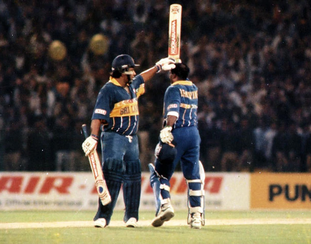 অরবিন্দ ডি সিলভা ৩৫ ম্যাচে ১০৬৪ রান করেছেন বিশ্বকাপে। গড় ৩৬.৬৮। স্ট্রাইক রেট ছিল ৮৬.৫৭। তিনি ১৯৮৭ থেকে ২০০৩ পর্যন্ত একাধিক বিশ্বকাপ মাতিয়েছেন।