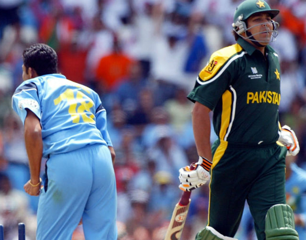 ইনজামাম উল হক ১৯৯২ থেকে ২০০৭ পর্যন্ত বিশ্বকাপ খেলেছেন তিনি। ৩৫ ম্যাচে ৭১৭ রান করেছেন। ভাল ক্রিকেটার হলেও বিশ্বকাপের ম্যাচে গড় ভাল নয় একেবারেই। মাত্র ২৩.৯০।