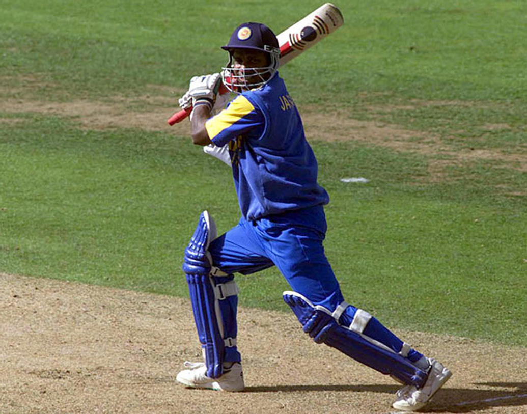 সনৎ জয়সূর্য ১৯৯২ থেকে ২০০৭ পর্যন্ত শ্রীলঙ্কার হয়ে বিশ্বকাপ খেলেছেন। ৩৮ ম্যাচে ১১৬৫ রান, গড় ৩৪.২৬। স্ট্রাইক রেট ৯০.৬৬।