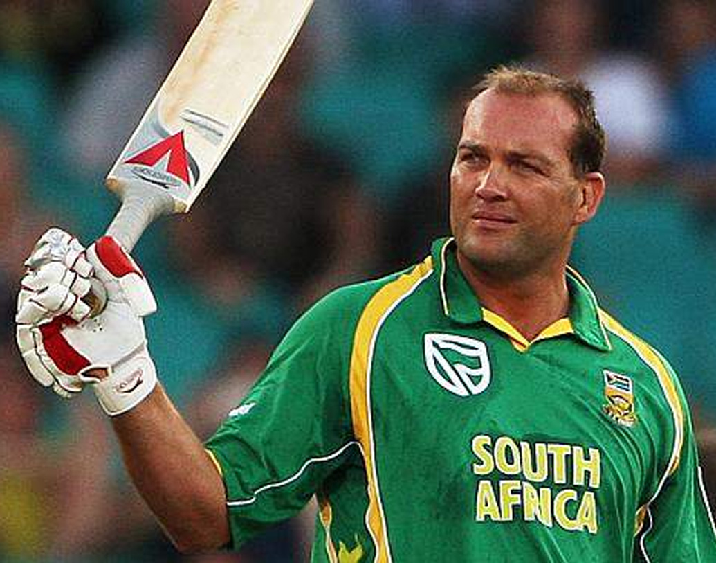 জাক কালিস দক্ষিণ আফ্রিকার হয়ে ১৯৯৬ থেকে ২০১১ পর্যন্ত বিশ্বকাপ খেলেছেন। পাঁচটি বিশ্বকাপে ৩৬টি ম্যাচে তিনি ১,১৪৮ রান করেছেন। গড় ৪৫.৯২। ২১টি উইকেটও নিয়েছেন তিনি।