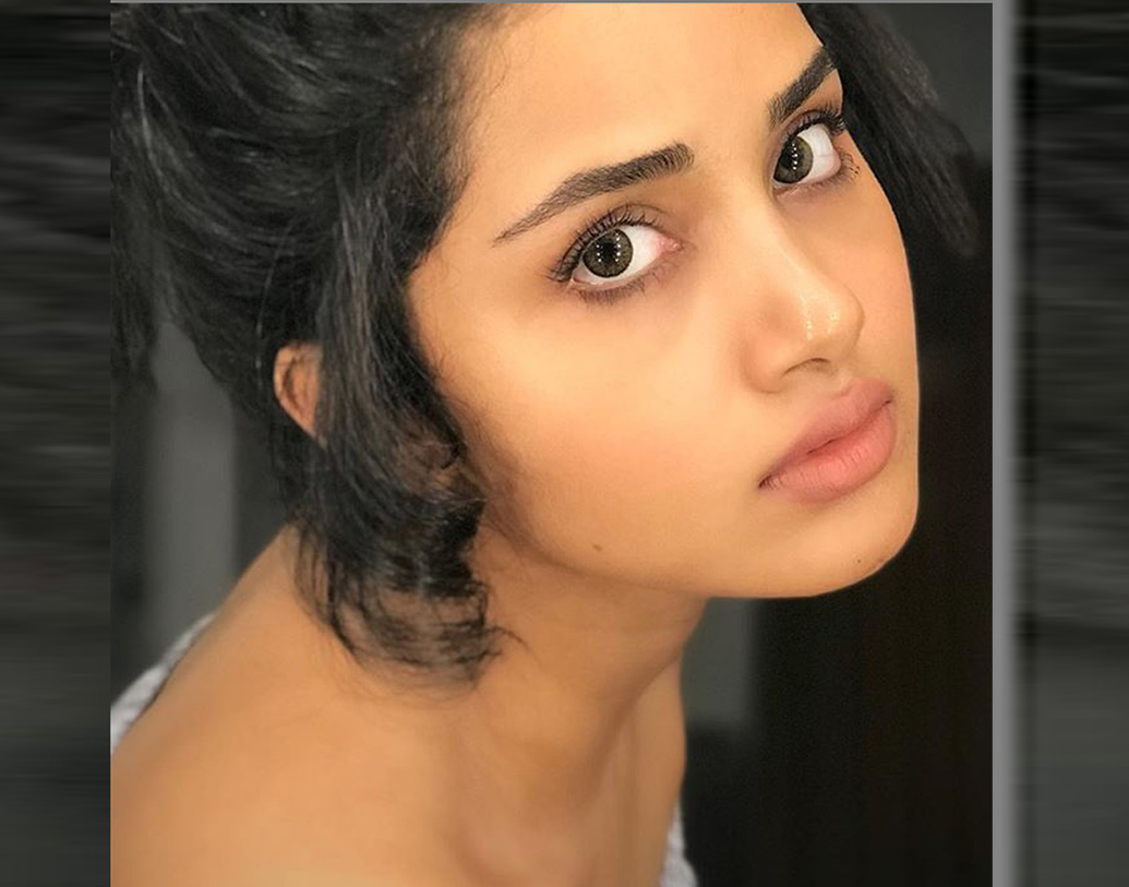 এই তরুণীর সঙ্গে নাকি গভীর বন্ধুত্ব রয়েছে এই ক্রিকেটারের।