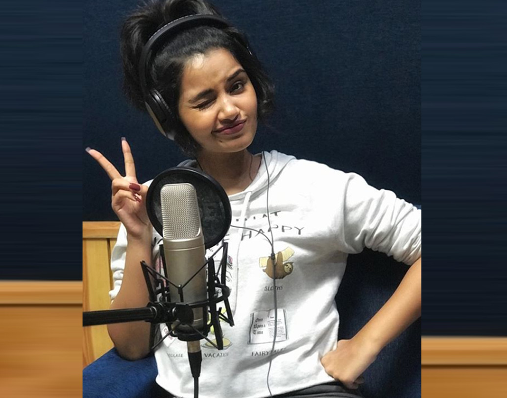 কেরলেই বড় হয়েছেন অনুপমা। কোট্টায়মের সিএমএস কলেজ থেকে ইংরেজি নিয়ে পড়াশোনা করেছেন তিনি।  