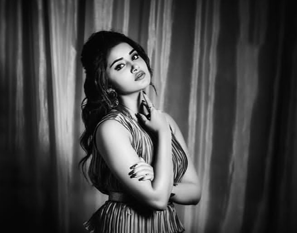 ‘প্রেমাম’ ছিল তাঁর ডেবিউ ছবি। মালয়ালম ও তেলুগু, দু’টি ভাষার ছবিতেই অভিনয় করেছেন তিনি।