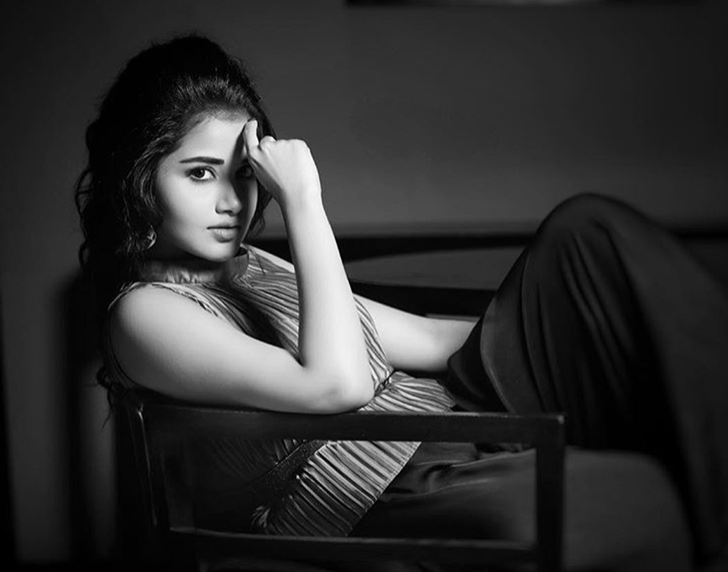 ‘সতামনম ভবতি’ নামের একটি ছবিতে সমালোচকদের প্রশংসা পেয়েছিলেন তিনি।