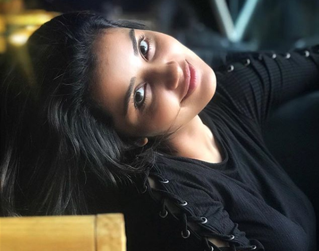 মাত্র ৪ বছরের কেরিয়ারেই ৭টি পুরস্কার পেয়েছেন অনুপমা। ভারতীয় এই ক্রিকেটারের সঙ্গে তাঁর আলাপ কী ভাবে?