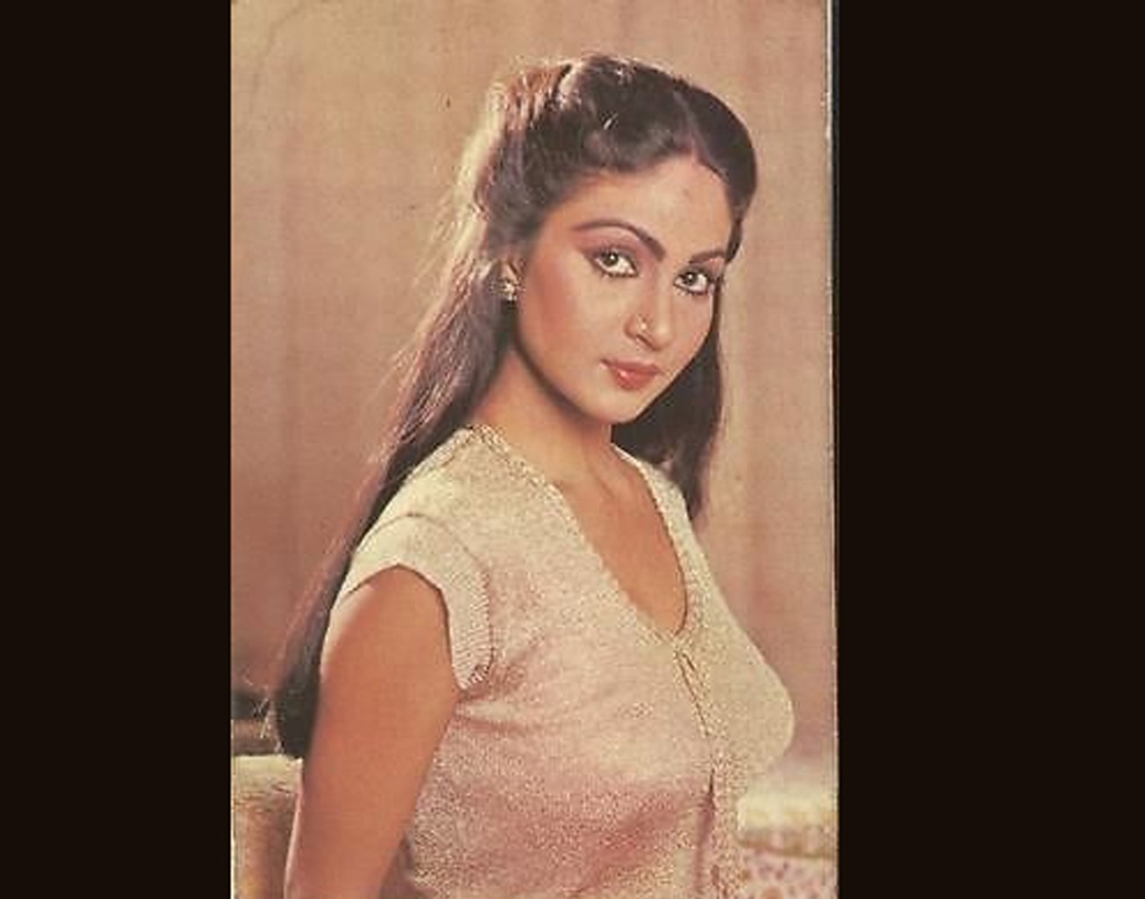 বাসু চট্টোপাধ্যায়ের ‘শৌকিন’ ছবিতে সুইম স্যুট পরা নিয়ে সে সময় বিতর্কও হয়েছিল।