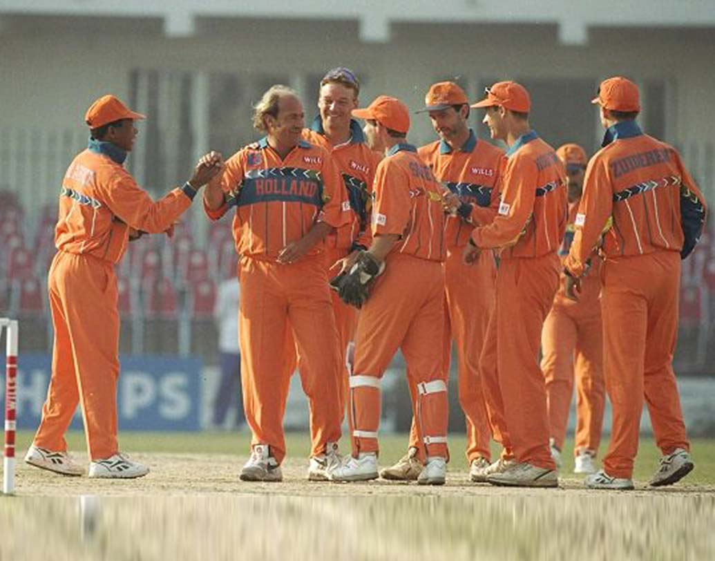 নেদারল্যান্ডের নোলান ই ক্লার্ক সবচেয়ে বয়স্ক (৪৭ বছর) ক্রিকেটার হিসেবে বিশ্বকাপে খেলেন। সে বার পাঁচটা ম্যাচই খেলেছিলেন ক্লার্ক। মাত্র ৫০ রান করেছিলেন তিনি।
