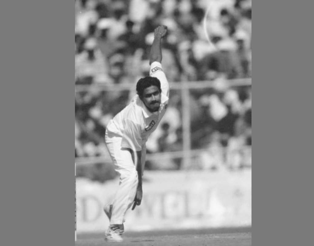 ১৯৯৬ সালের বিশ্বকাপে ভারতের হয়ে অনিল কুম্বলে মোট ৯ টি ক্যাচ নিয়েছিলেন। এই বিশ্বকাপে এতগুলো ক্যাচ কেউ নিতে পারেননি।