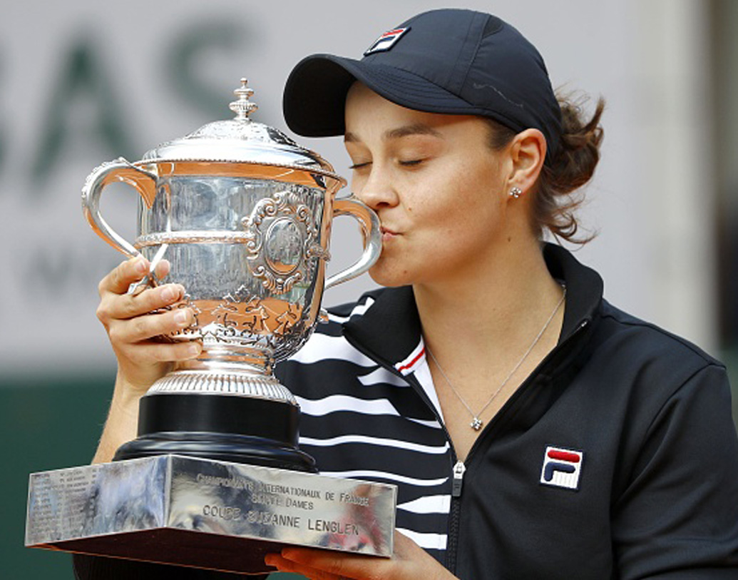 সিনিয়র হিসেবে যদিও তাঁর প্রথম সাফল্য আসে ডাবলসে। কেসি ডেলাকুয়ার সঙ্গে জুটি বেঁধে তিনটি গ্র্যান্ড স্ল্যামের ডাবলসের রানার্স হন। যার মধ্যে অস্ট্রেলীয় ওপেনও ছিল। তখন তাঁর বয়স মাত্র ১৬।