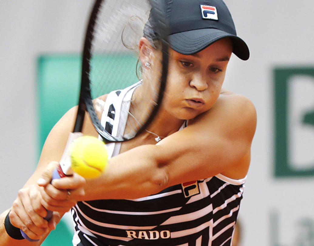 ২০১৪ সালের শেষ দিকে বার্টি ঠিক করেন টেনিস থেকে অনির্দিষ্ট কালের জন্য ছুটি নিয়ে ক্রিকেট খেলবেন। অথচ ক্রিকেটে তাঁর প্রথাগত কোনও প্রশিক্ষণ ছিল না।