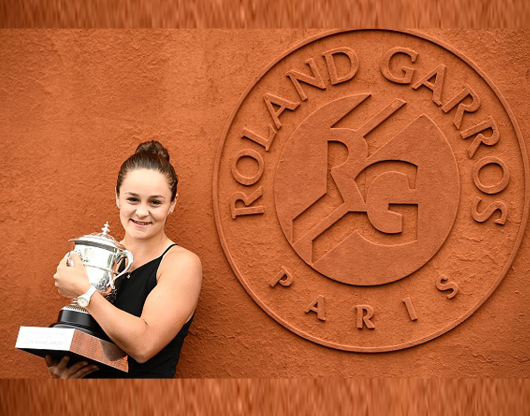 অস্ট্রেলিয়ার সর্বকালের সেরা টেনিস তারকা রড লেভার আগেই বলেছিলেন ফরাসি ওপেন জিততে পারেন বার্টি। কিংবদন্তির ভবিষ্যদ্বাণী সত্যি করলেন বার্টি।