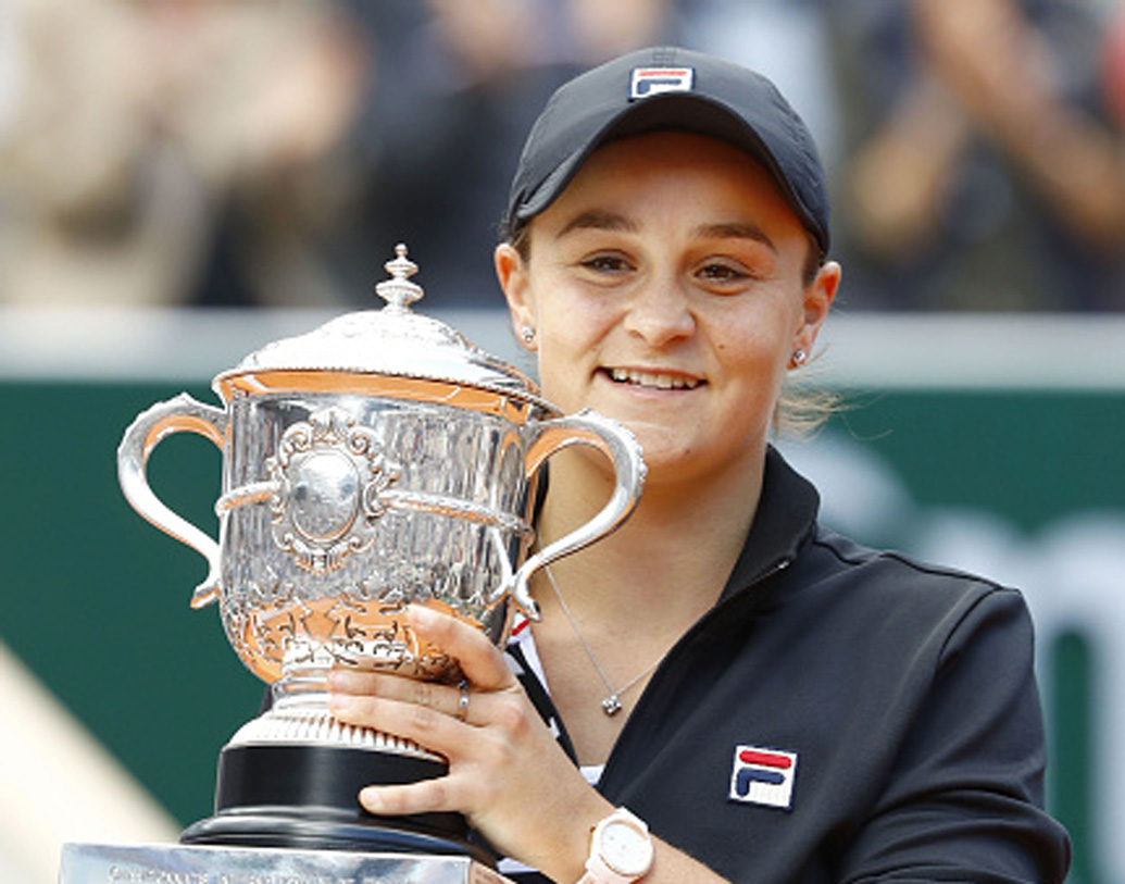 এই বার্টিই সেমিফাইনালে ম্যাচ খুইয়ে খেলা থেকে তিন গেম দূরে ছিলেন এক সময়। মার্কিন যুক্তরাষ্ট্রের আমান্ডা আনিসিমোভার বিরুদ্ধে। সেই চ্যালেঞ্জ সামলে জেতেন বার্টি।